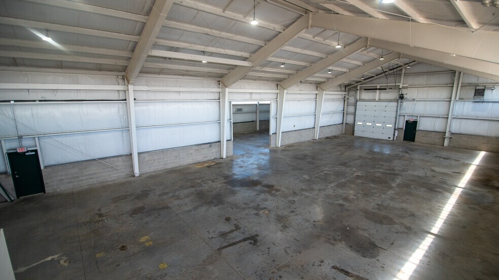 More Photos Of 250 Edwards Ave, New Castle Warehouse For Lease