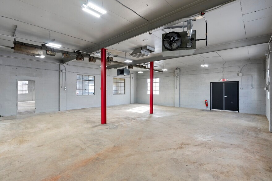 More Photos Of 5 Webb St, Windsor Locks Manufacturing For Lease