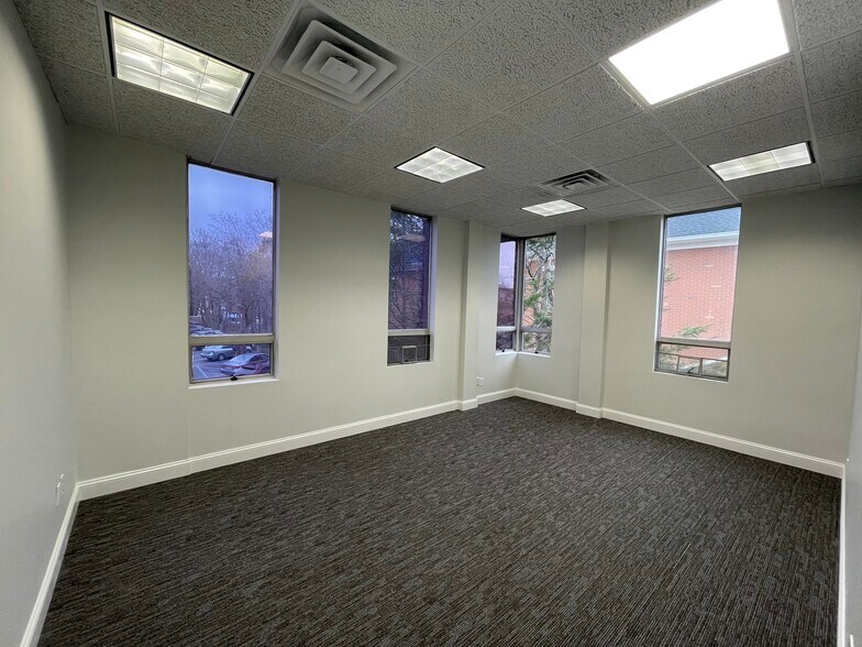 More Photos Of 80 Maple Ave, Smithtown Office For Lease