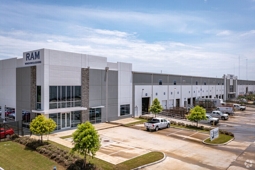 More Photos Of 5615-5890 W Fuqua St, Houston Unknown For Lease