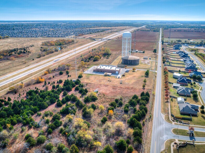 More Photos Of 9802 N Morgan Rd, Yukon Office For Sale