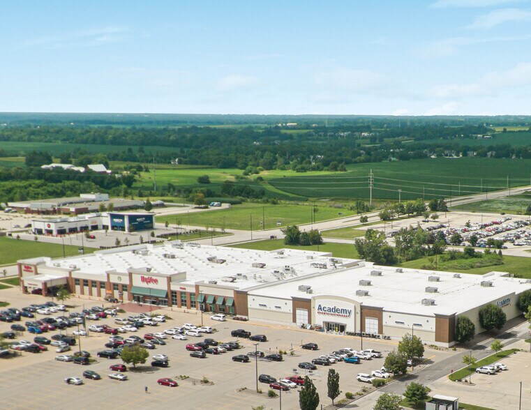 More Photos Of 7611 N Grand Prairie Dr, Peoria Department Store For Sale