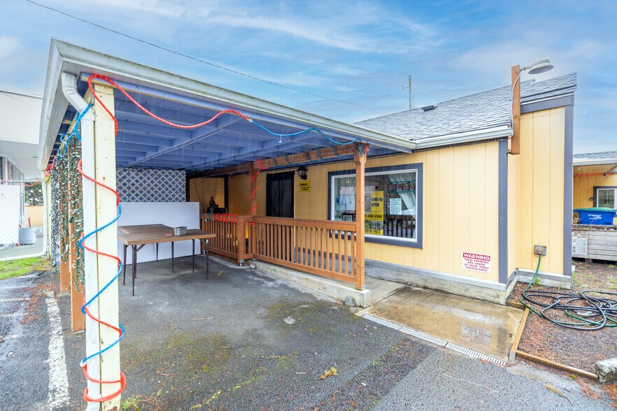 More Photos Of 4660 SE Highway 101, Lincoln City Restaurant For Sale