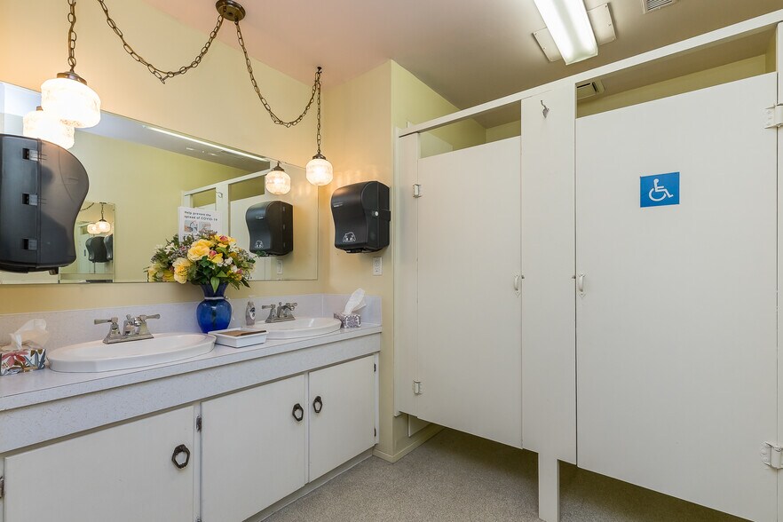 More Photos Of 33860 Pine st, Abbotsford Flex For Sale