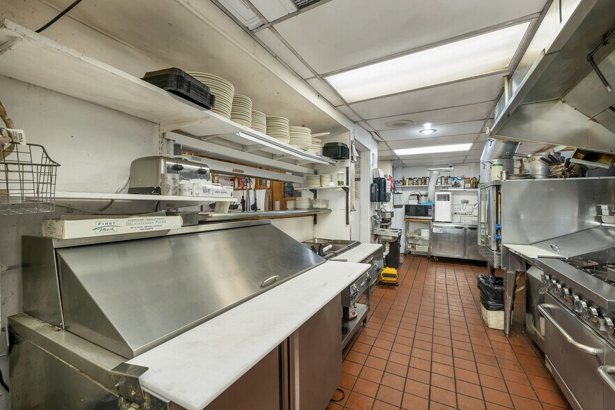 More Photos Of 40 Main St, Goffstown Restaurant For Sale
