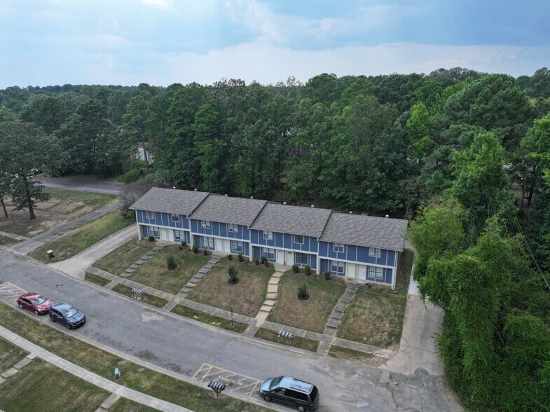 More Photos Of 1800 Labette Manor Dr, Little Rock Apartments For Sale