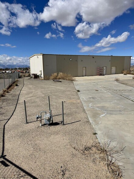 More Photos Of 1014 Kyle Ct, Ridgecrest Warehouse For Sale