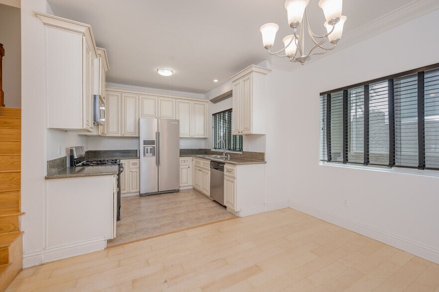 More Photos Of 4325 Stern Ave, Sherman Oaks Apartments For Sale