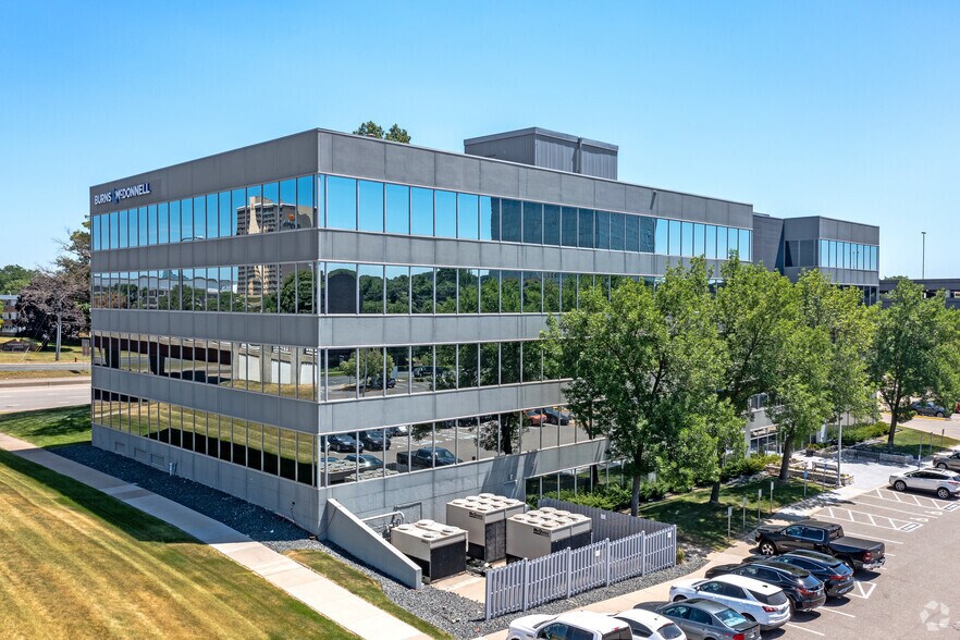 More Photos Of 8201 Norman Center Dr, Bloomington Office For Lease