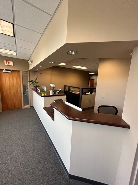 More Photos Of 5901 Dempster St, Morton Grove Office For Sale