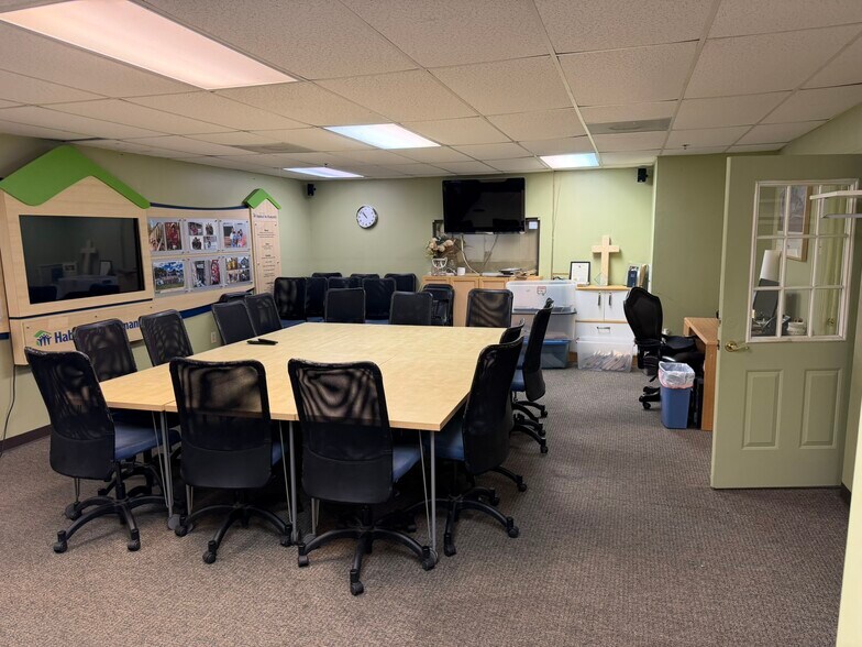 More Photos Of 2060 Couch Dr, McKinney Industrial For Sale