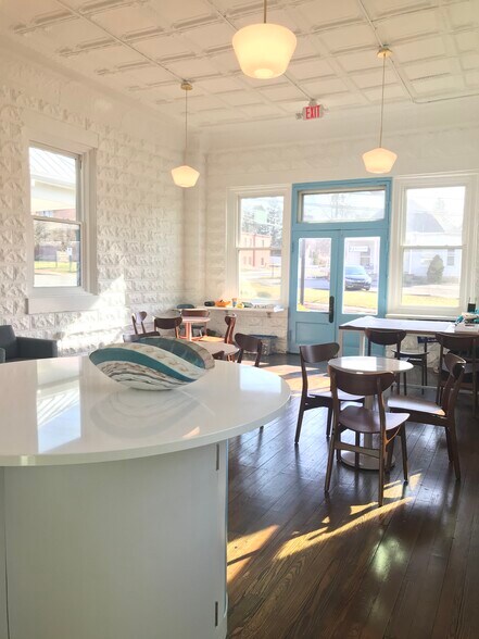 More Photos Of 11615 Main St, Louisville Freestanding For Sale