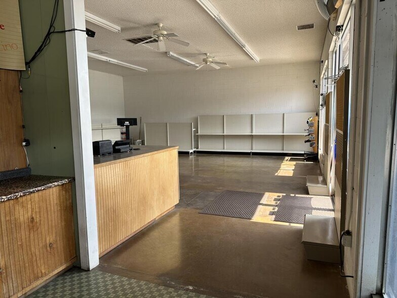 More Photos Of 1501 N College Ave, Fayetteville Convenience Store For Sale