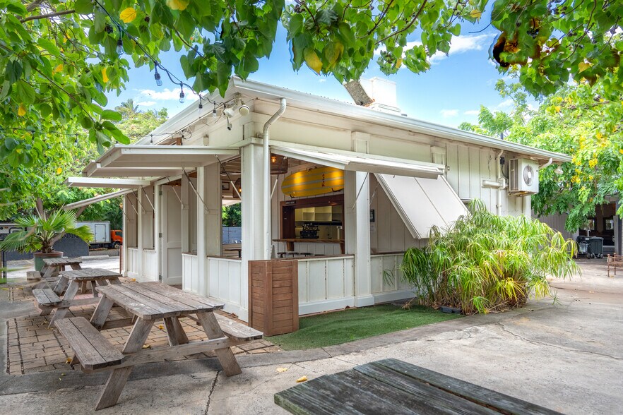 More Photos Of 65 Hana Hwy, Paia Restaurant For Sale