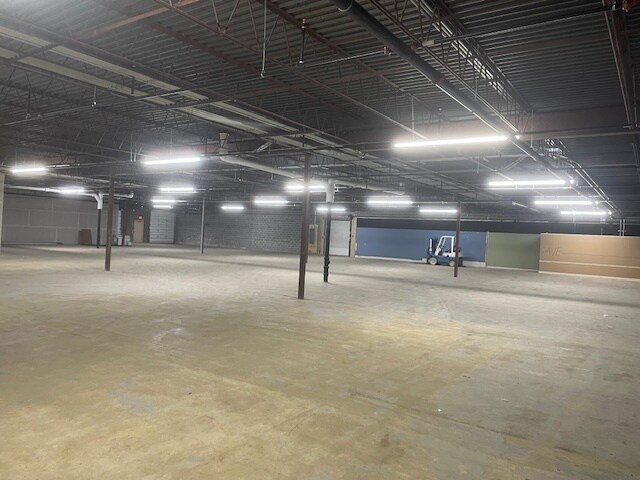 More Photos Of 905 W Clairemont Ave, Eau Claire Storefront For Lease
