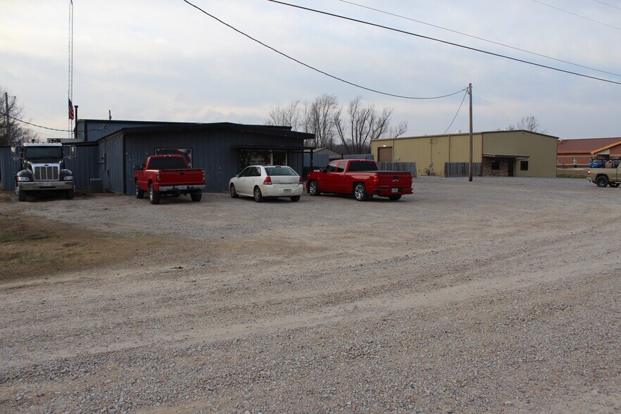 More Photos Of 1401 Black River Industrial Park Rd, Poplar Bluff Flex For Sale