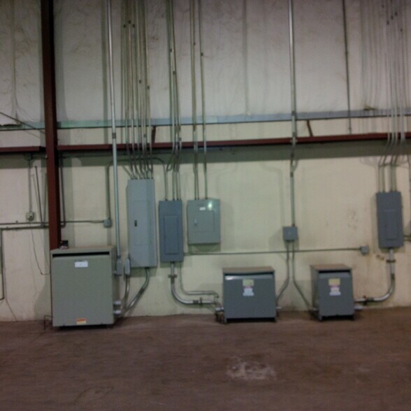 More Photos Of 328 Malbert Rd, Perris Manufacturing For Lease