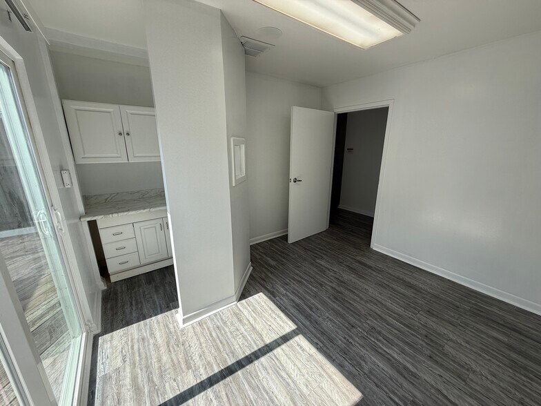 More Photos Of 4302-4306 S Claiborne Ave, New Orleans, Ln, New Orleans General Retail For Lease