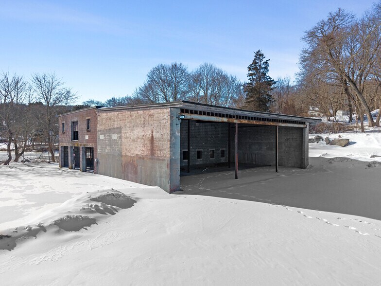 More Photos Of 45 Richards Grove Rd, Quaker Hill Service For Sale