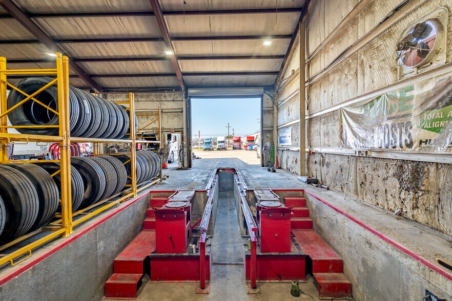 More Photos Of 305 W Simonds Rd, Seagoville Industrial For Sale