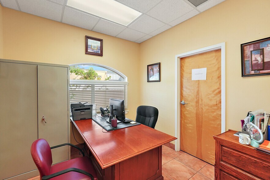 More Photos Of 1414 E Main St, Leesburg Medical For Lease