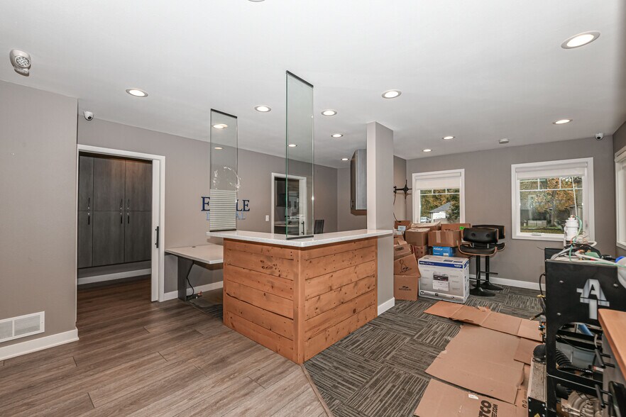 More Photos Of 114 Grove St, Eagle Medical For Lease