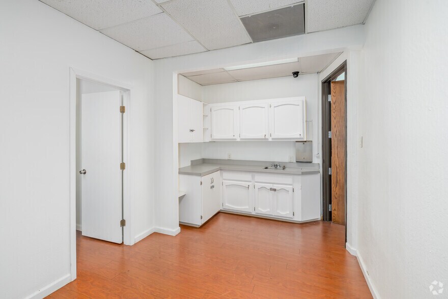 More Photos Of 701 Howe Ave, Sacramento Medical For Sale