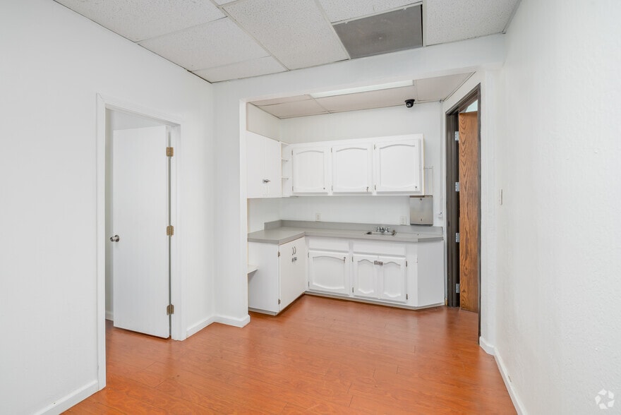 More Photos Of 701 Howe Ave, Sacramento Medical For Sale