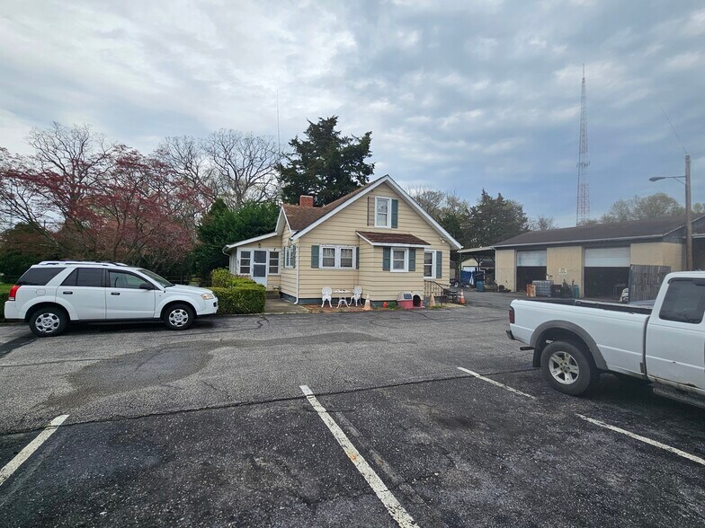 More Photos Of 1737 S Burlington Rd, Bridgeton Flex For Sale