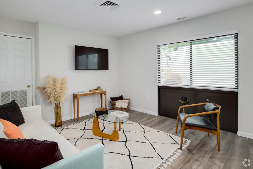 More Photos Of 315 Elden St, Herndon Apartments For Sale