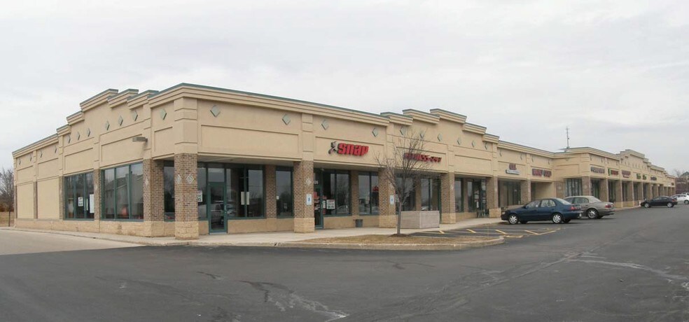 More Photos Of 1024-1060 E Commerce Blvd, Slinger Unknown For Lease