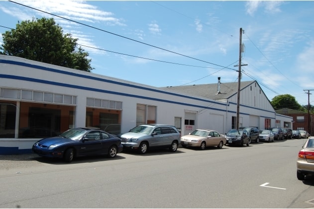 More Photos Of 305 S 1st St, Shelton Auto Dealership For Lease