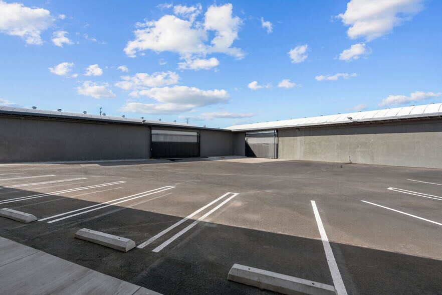 More Photos Of 3170 E 11th St, Los Angeles Warehouse For Lease