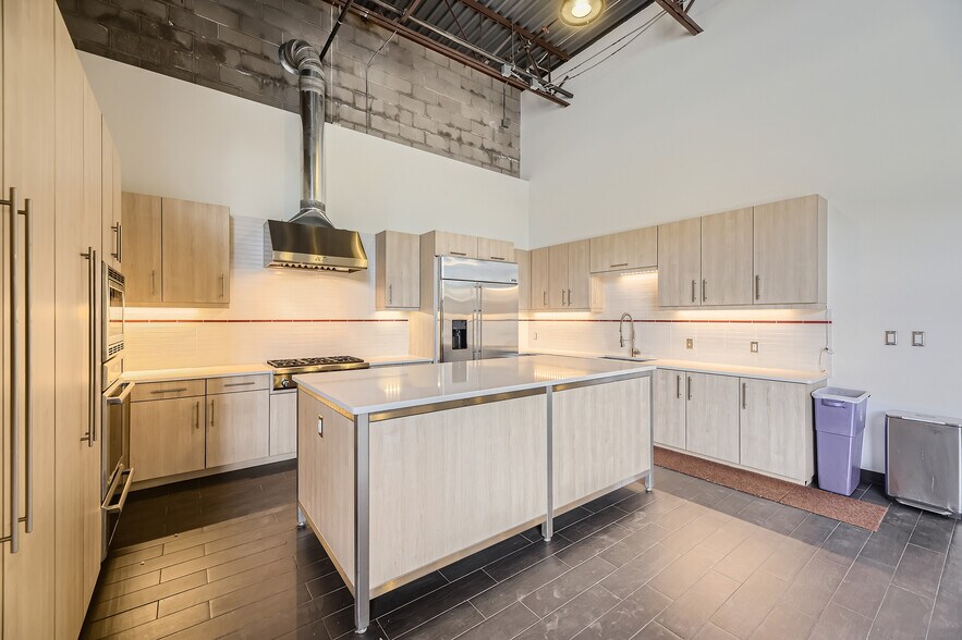 More Photos Of 3401 Blake St, Denver Flex For Lease