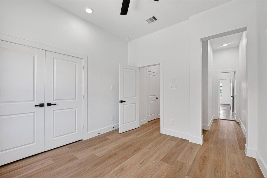 More Photos Of 7840 Nashville Unit A/B Street, Houston Apartments For Sale