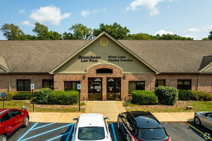 More Photos Of 1100 Torrey Rd, Fenton Medical For Lease