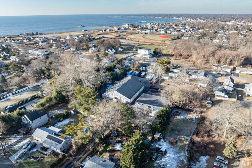 More Photos Of 380 Grove Ave, Patchogue Industrial For Lease