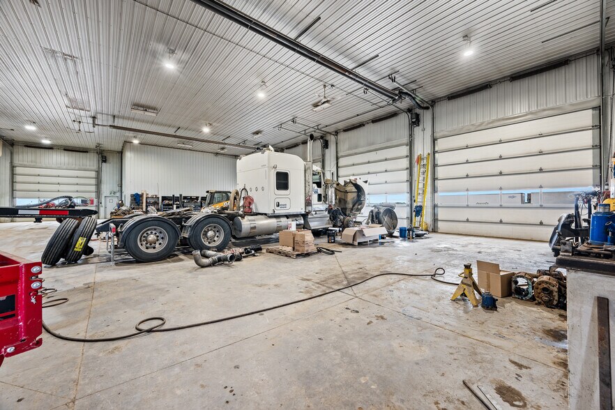 More Photos Of 3807 9th St, Lloydminster Warehouse For Sale