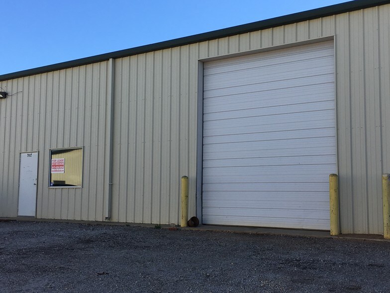 More Photos Of 850-900 Blue Mound Rd W, Haslet Light Manufacturing For Lease