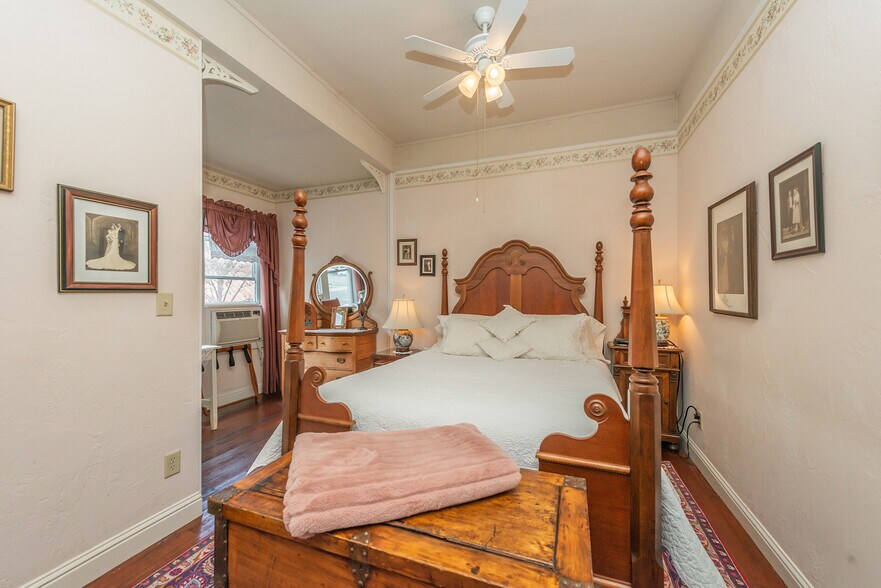 More Photos Of 481 Main St, Weaverville Hotel For Sale