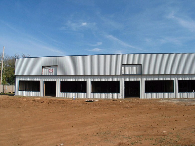 More Photos Of 813 S Perkins Rd, Stillwater Warehouse For Lease
