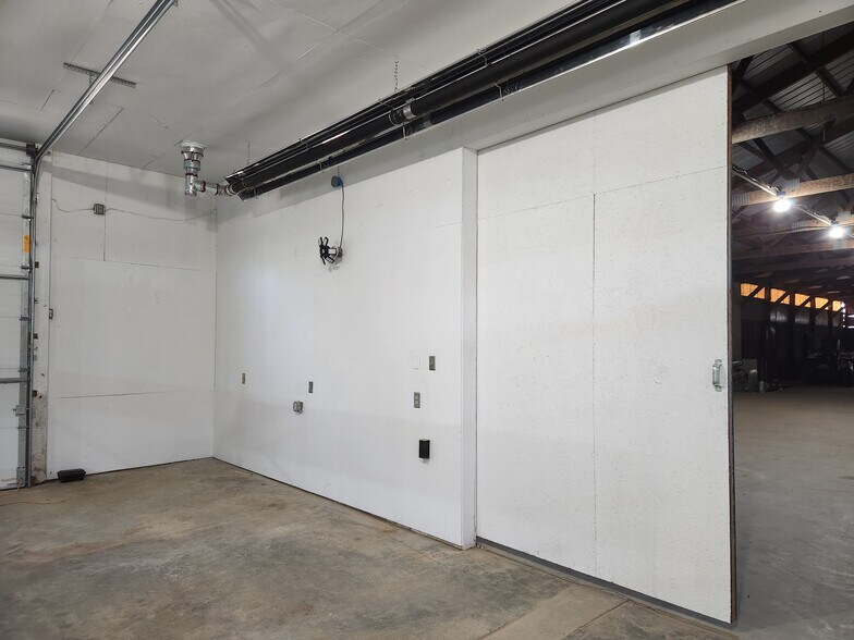 More Photos Of 4396 220th St E, Prior Lake Flex For Lease