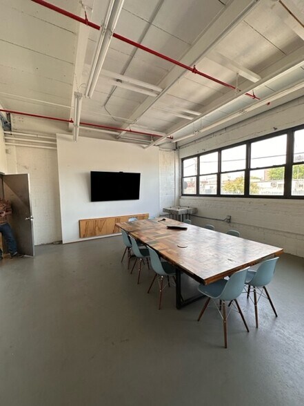 More Photos Of 18 Bay St, Brooklyn Flex For Lease