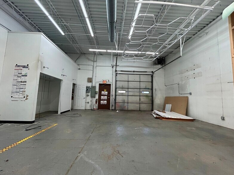 More Photos Of 350-370 Lexington Dr, Buffalo Grove Flex For Lease