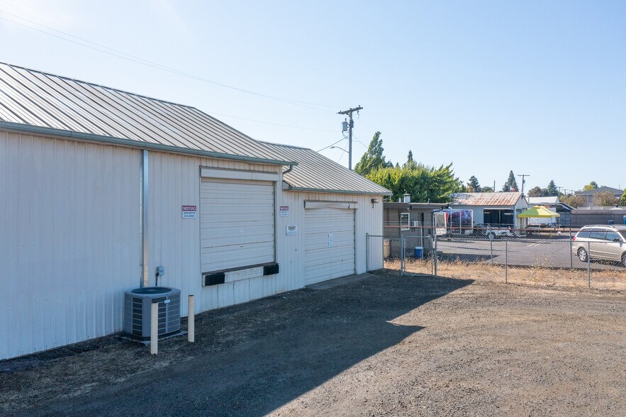 More Photos Of 500 Queen Ave SW, Albany Service For Sale