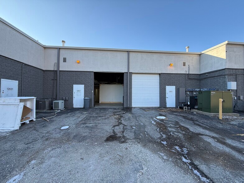 More Photos Of 12635-12651 Hemlock St, Overland Park Showroom For Sale
