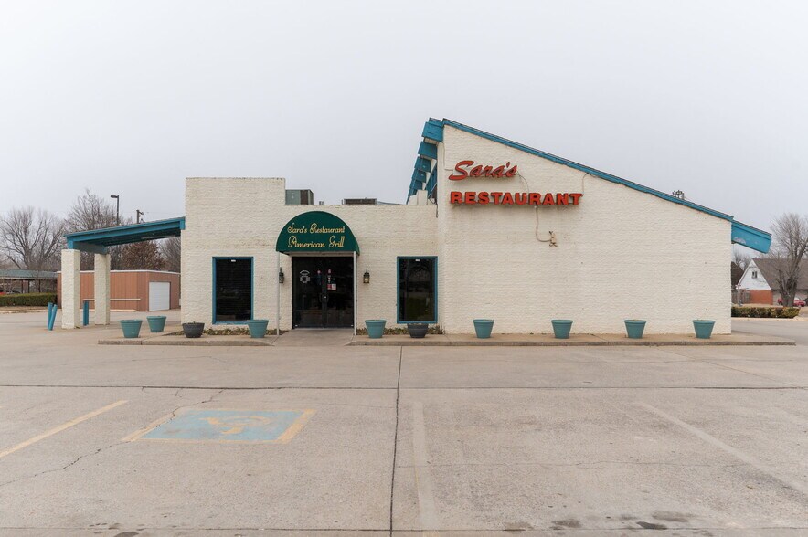 Primary Photo Of 3731 SE 15th St, Del City General Retail For Sale