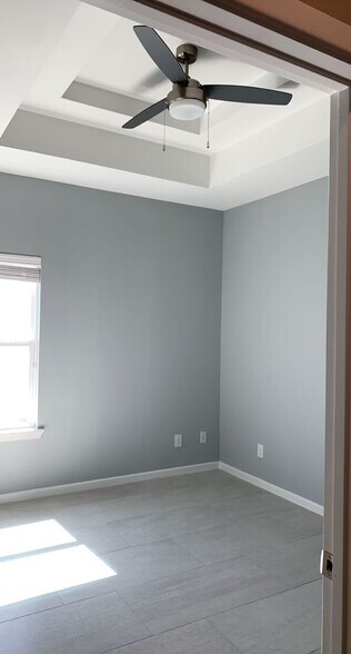 More Photos Of 800 W Sunset Valley St, Alton Apartments For Sale