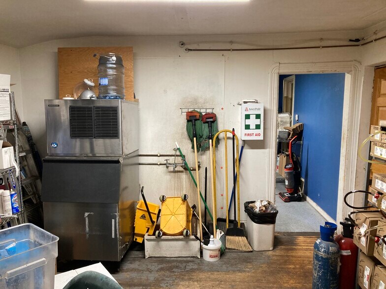 More Photos Of 812 7th Ave, Two Harbors Restaurant For Sale