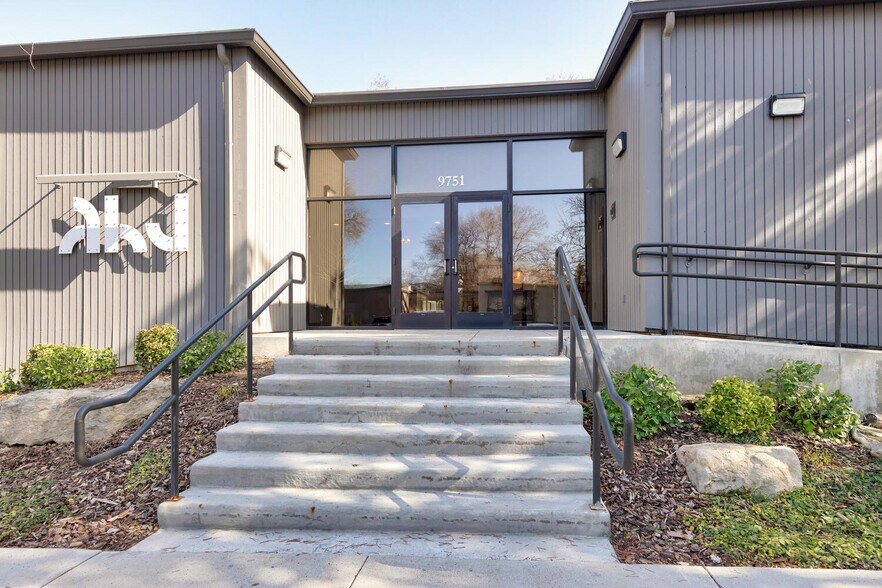 More Photos Of 9751 W Chinden Blvd, Garden City Office For Lease